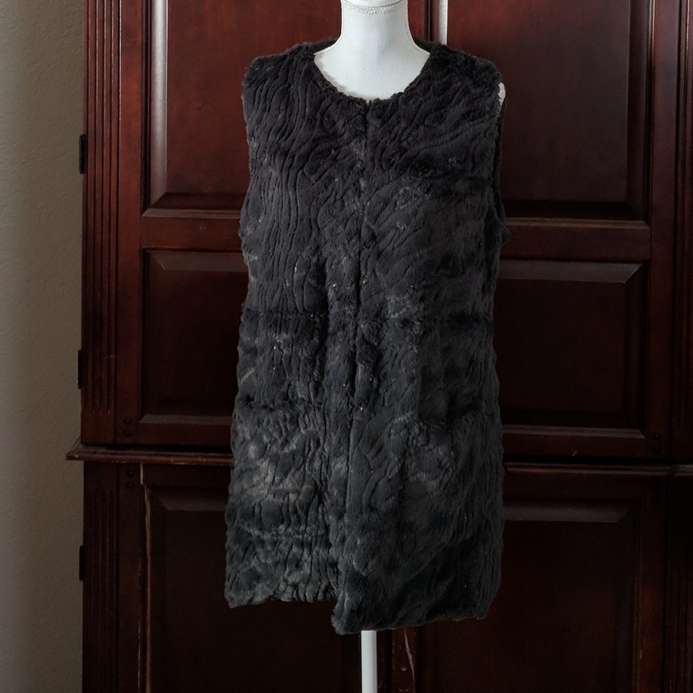 Mushbaby faux fur long vest size large